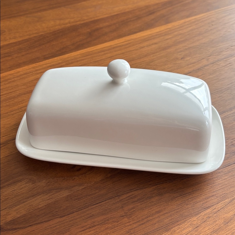 SWEESE Porcelain White Butter dish with handle cover lid. Used only few times.